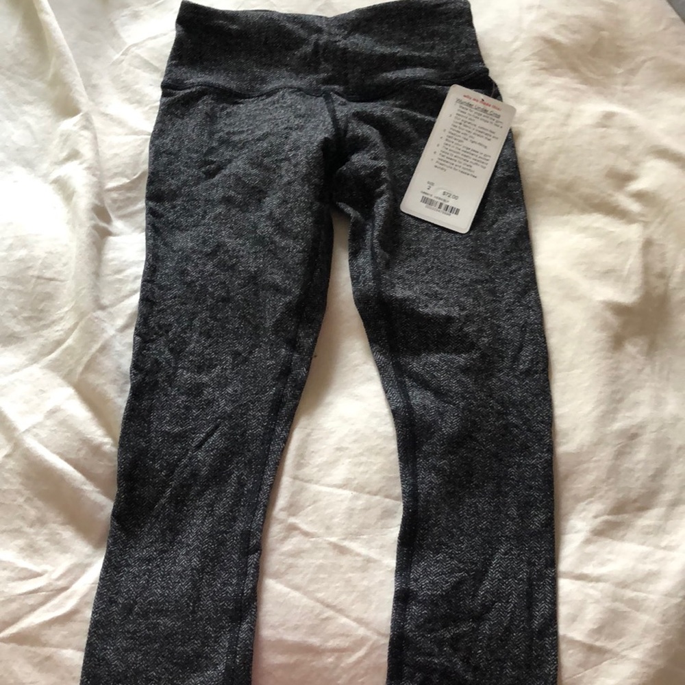 Lulu cropped leggings WITH TAG